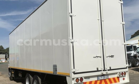 Tenga Tsaru Hino 300 Series Chena Rori in Beitbridge in Matabeleland South Tenga Tsaru Hino 300 Series Chena Rori in Beitbridge in Matabeleland South