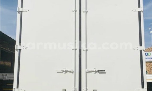 Tenga Tsaru Hino 300 Series Chena Rori in Beitbridge in Matabeleland South Tenga Tsaru Hino 300 Series Chena Rori in Beitbridge in Matabeleland South