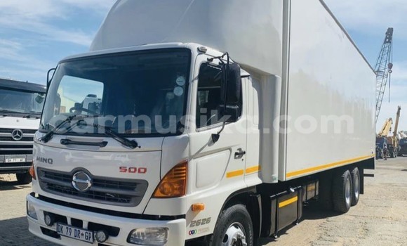 Tenga Tsaru Hino 300 Series Chena Rori in Beitbridge in Matabeleland South Tenga Tsaru Hino 300 Series Chena Rori in Beitbridge in Matabeleland South