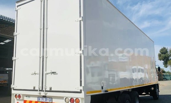 Tenga Tsaru Hino 300 Series Chena Rori in Beitbridge in Matabeleland South Tenga Tsaru Hino 300 Series Chena Rori in Beitbridge in Matabeleland South