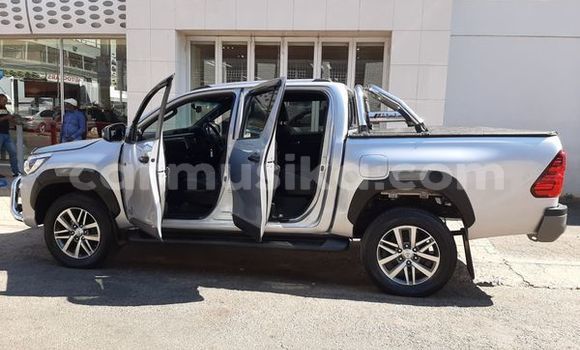 Nunua Ilio tumika Toyota Hilux Fedha Gari ndani ya Beitbridge nchini Matabeleland Kusini Nunua Ilio tumika Toyota Hilux Fedha Gari ndani ya Beitbridge nchini Matabeleland Kusini