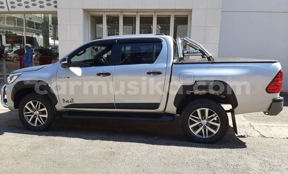 Nunua Ilio tumika Toyota Hilux Fedha Gari ndani ya Beitbridge nchini Matabeleland Kusini Nunua Ilio tumika Toyota Hilux Fedha Gari ndani ya Beitbridge nchini Matabeleland Kusini