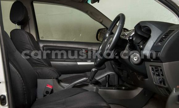 Buy Used Toyota Hilux Silver Car in Beitbridge in Matabeleland South Buy Used Toyota Hilux Silver Car in Beitbridge in Matabeleland South