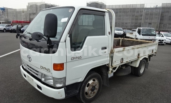Nunua Ilio tumika Toyota Dyna Nyeupe Lori ndani ya Beitbridge nchini Matabeleland Kusini