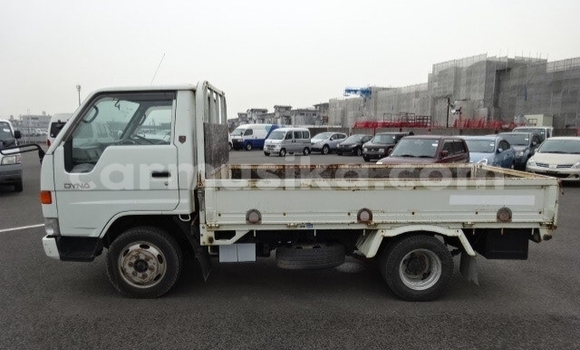 Buy Used Toyota Dyna White Truck in Beitbridge in Matabeleland South Buy Used Toyota Dyna White Truck in Beitbridge in Matabeleland South