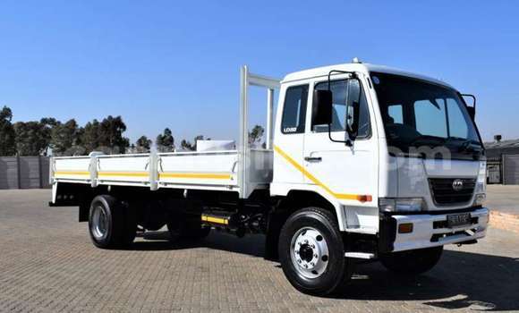 Nunua Ilio tumika Nissan UD Nyeupe Lori ndani ya Beitbridge nchini Matabeleland Kusini