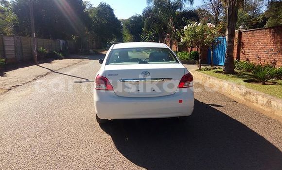Nunua Ilio tumika Toyota Belta Nyeupe Gari ndani ya Alexandra Park nchini Harare