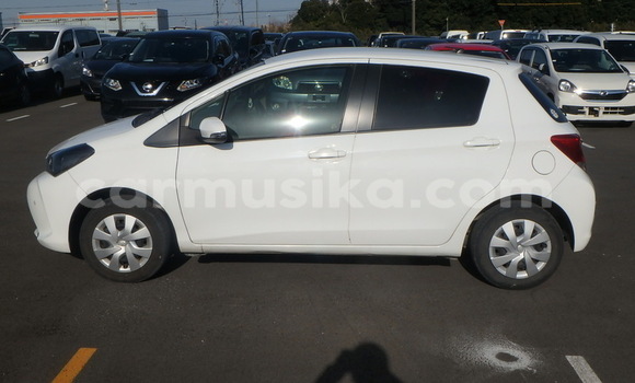 Acheter Occasion Voiture Toyota Vitz Blanc à Beitbridge, Matabeleland South Acheter Occasion Voiture Toyota Vitz Blanc à Beitbridge, Matabeleland South