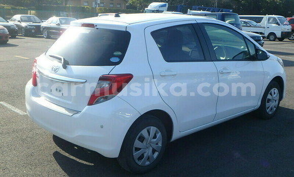 Acheter Occasion Voiture Toyota Vitz Blanc à Beitbridge, Matabeleland South Acheter Occasion Voiture Toyota Vitz Blanc à Beitbridge, Matabeleland South