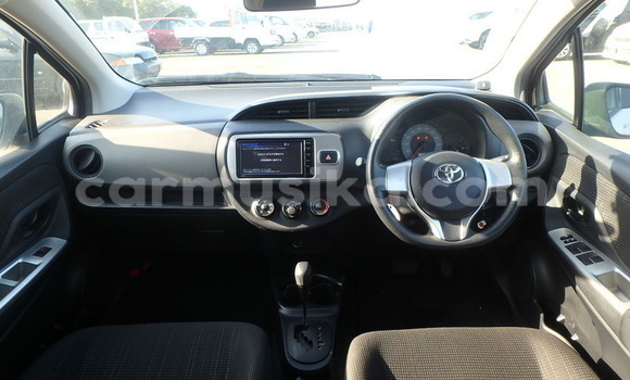 Acheter Occasion Voiture Toyota Vitz Blanc à Beitbridge, Matabeleland South Acheter Occasion Voiture Toyota Vitz Blanc à Beitbridge, Matabeleland South