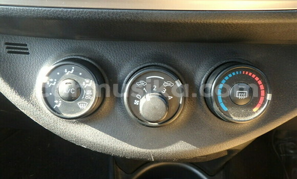 Acheter Occasion Voiture Toyota Vitz Blanc à Beitbridge, Matabeleland South Acheter Occasion Voiture Toyota Vitz Blanc à Beitbridge, Matabeleland South