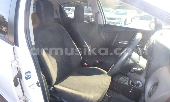 Acheter Occasion Voiture Toyota Vitz Blanc à Beitbridge, Matabeleland South Acheter Occasion Voiture Toyota Vitz Blanc à Beitbridge, Matabeleland South