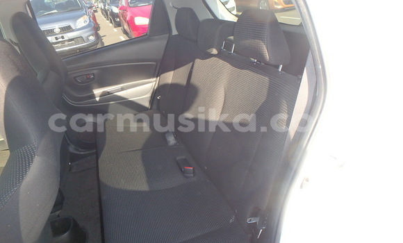 Acheter Occasion Voiture Toyota Vitz Blanc à Beitbridge, Matabeleland South Acheter Occasion Voiture Toyota Vitz Blanc à Beitbridge, Matabeleland South