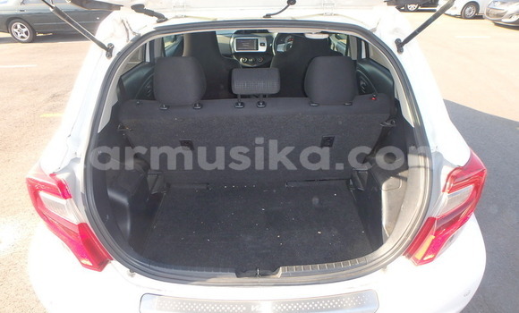 Acheter Occasion Voiture Toyota Vitz Blanc à Beitbridge, Matabeleland South Acheter Occasion Voiture Toyota Vitz Blanc à Beitbridge, Matabeleland South