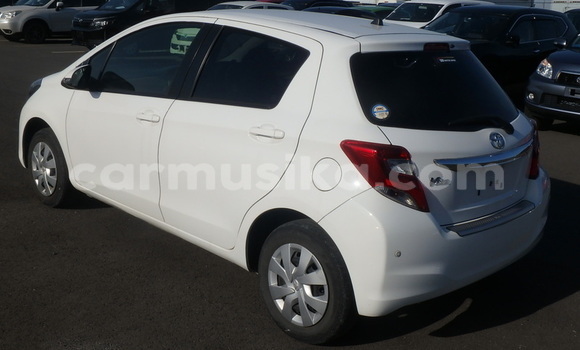 Acheter Occasion Voiture Toyota Vitz Blanc à Beitbridge, Matabeleland South Acheter Occasion Voiture Toyota Vitz Blanc à Beitbridge, Matabeleland South