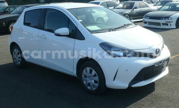 Acheter Occasion Voiture Toyota Vitz Blanc à Beitbridge, Matabeleland South Acheter Occasion Voiture Toyota Vitz Blanc à Beitbridge, Matabeleland South