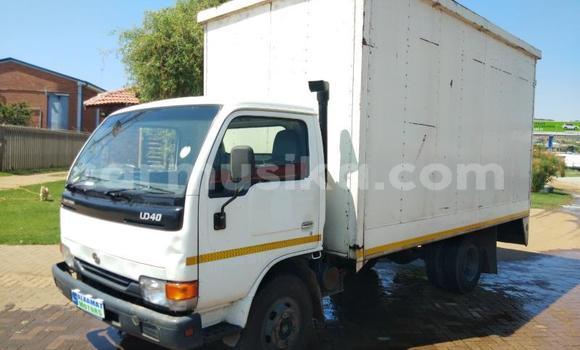 Nunua Ilio tumika Toyota Dyna Nyeupe Lori ndani ya Beitbridge nchini Matabeleland Kusini