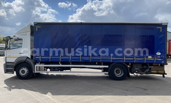 Nunua Ilio tumika Mercedes‒Benz Truck Nyingine Lori ndani ya Beitbridge nchini Matabeleland Kusini Nunua Ilio tumika Mercedes‒Benz Truck Nyingine Lori ndani ya Beitbridge nchini Matabeleland Kusini