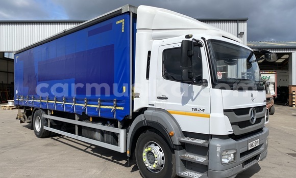 Nunua Ilio tumika Mercedes‒Benz Truck Nyingine Lori ndani ya Beitbridge nchini Matabeleland Kusini Nunua Ilio tumika Mercedes‒Benz Truck Nyingine Lori ndani ya Beitbridge nchini Matabeleland Kusini