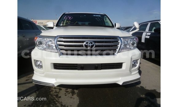 Nunua Imported Toyota Land Cruiser Nyeupe Gari ndani ya Import - Dubai nchini Harare Nunua Imported Toyota Land Cruiser Nyeupe Gari ndani ya Import - Dubai nchini Harare