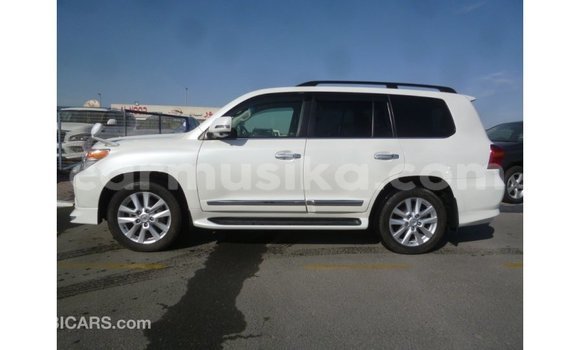 Nunua Imported Toyota Land Cruiser Nyeupe Gari ndani ya Import - Dubai nchini Harare Nunua Imported Toyota Land Cruiser Nyeupe Gari ndani ya Import - Dubai nchini Harare