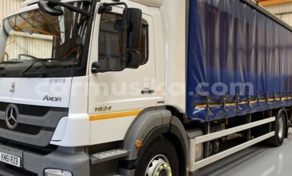 Nunua Ilio tumika Mercedes‒Benz 1824 Nyingine Lori ndani ya Beitbridge nchini Matabeleland Kusini