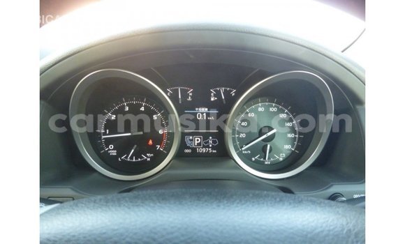 Nunua Imported Toyota Land Cruiser Nyeupe Gari ndani ya Import - Dubai nchini Harare Nunua Imported Toyota Land Cruiser Nyeupe Gari ndani ya Import - Dubai nchini Harare