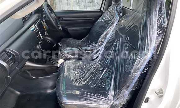 Nunua Ilio tumika Toyota Hiluxe Revo Nyeupe Gari ndani ya Beitbridge nchini Matabeleland Kusini Nunua Ilio tumika Toyota Hiluxe Revo Nyeupe Gari ndani ya Beitbridge nchini Matabeleland Kusini