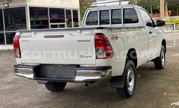 Nunua Ilio tumika Toyota Hiluxe Revo Nyeupe Gari ndani ya Beitbridge nchini Matabeleland Kusini Nunua Ilio tumika Toyota Hiluxe Revo Nyeupe Gari ndani ya Beitbridge nchini Matabeleland Kusini