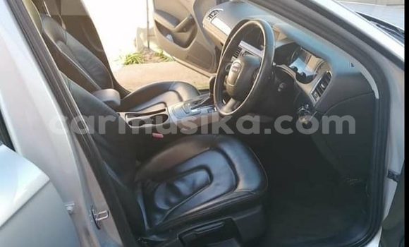 Acheter Occasion Voiture Audi A4 Gris à Beitbridge, Matabeleland South Acheter Occasion Voiture Audi A4 Gris à Beitbridge, Matabeleland South