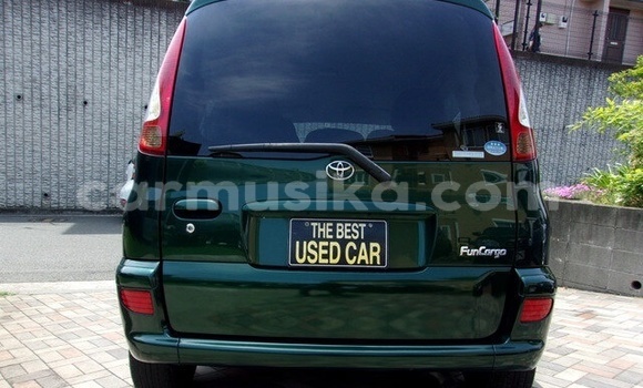 Nunua Ilio tumika Toyota FunCargo Kijani Gari ndani ya Beitbridge nchini Matabeleland Kusini Nunua Ilio tumika Toyota FunCargo Kijani Gari ndani ya Beitbridge nchini Matabeleland Kusini