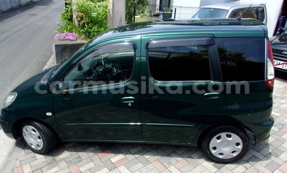 Nunua Ilio tumika Toyota FunCargo Kijani Gari ndani ya Beitbridge nchini Matabeleland Kusini Nunua Ilio tumika Toyota FunCargo Kijani Gari ndani ya Beitbridge nchini Matabeleland Kusini