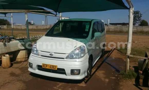 Nunua Ilio tumika Nissan Serena Nyeupe Gari ndani ya Alexandra Park nchini Harare