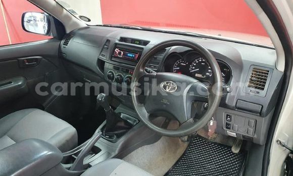Nunua Ilio tumika Toyota Hilux Fedha Gari ndani ya Beitbridge nchini Matabeleland Kusini Nunua Ilio tumika Toyota Hilux Fedha Gari ndani ya Beitbridge nchini Matabeleland Kusini