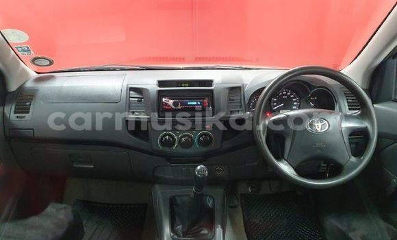 Nunua Ilio tumika Toyota Hilux Fedha Gari ndani ya Beitbridge nchini Matabeleland Kusini Nunua Ilio tumika Toyota Hilux Fedha Gari ndani ya Beitbridge nchini Matabeleland Kusini