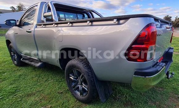 Buy Used Toyota Hilux Silver Car in Beitbridge in Matabeleland South Buy Used Toyota Hilux Silver Car in Beitbridge in Matabeleland South
