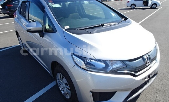 Buy Used Honda Fit Silver Car in Beitbridge in Matabeleland South Buy Used Honda Fit Silver Car in Beitbridge in Matabeleland South