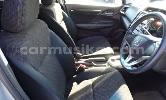 Nunua Ilio tumika Honda Fit Fedha Gari ndani ya Beitbridge nchini Matabeleland Kusini Nunua Ilio tumika Honda Fit Fedha Gari ndani ya Beitbridge nchini Matabeleland Kusini