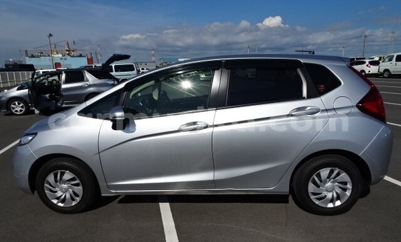 Nunua Ilio tumika Honda Fit Fedha Gari ndani ya Beitbridge nchini Matabeleland Kusini Nunua Ilio tumika Honda Fit Fedha Gari ndani ya Beitbridge nchini Matabeleland Kusini