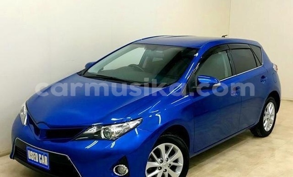 Buy Used Toyota Auris Blue Car in Beitbridge in Matabeleland South