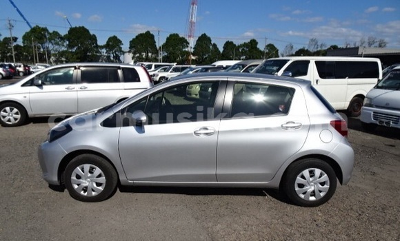 Buy Used Toyota Vitz Silver Car in Beitbridge in Matabeleland South Buy Used Toyota Vitz Silver Car in Beitbridge in Matabeleland South