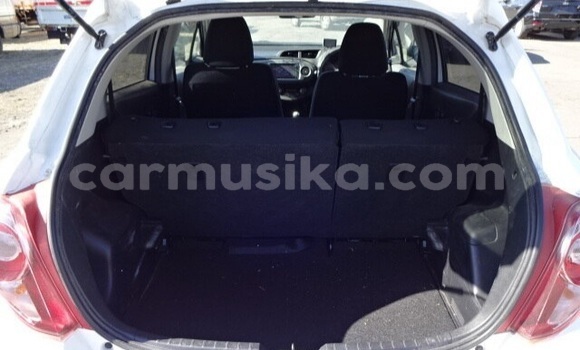 Buy Used Toyota Vitz Silver Car in Beitbridge in Matabeleland South Buy Used Toyota Vitz Silver Car in Beitbridge in Matabeleland South