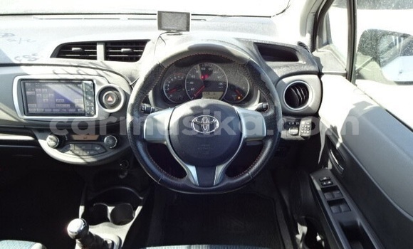 Buy Used Toyota Vitz Silver Car in Beitbridge in Matabeleland South Buy Used Toyota Vitz Silver Car in Beitbridge in Matabeleland South