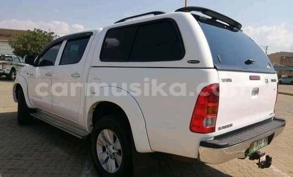 Tenga Tsaru Toyota Hilux Chena Mota in Beitbridge in Matabeleland South Tenga Tsaru Toyota Hilux Chena Mota in Beitbridge in Matabeleland South