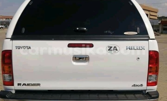 Tenga Tsaru Toyota Hilux Chena Mota in Beitbridge in Matabeleland South Tenga Tsaru Toyota Hilux Chena Mota in Beitbridge in Matabeleland South