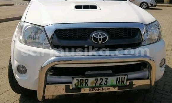 Tenga Tsaru Toyota Hilux Chena Mota in Beitbridge in Matabeleland South Tenga Tsaru Toyota Hilux Chena Mota in Beitbridge in Matabeleland South