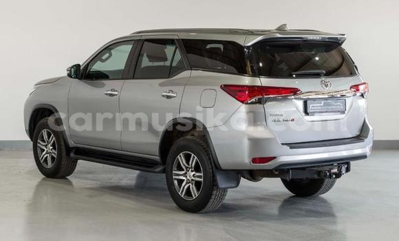 Tenga Tsaru Toyota Hilux Sirivha Mota in Beitbridge in Matabeleland South Tenga Tsaru Toyota Hilux Sirivha Mota in Beitbridge in Matabeleland South