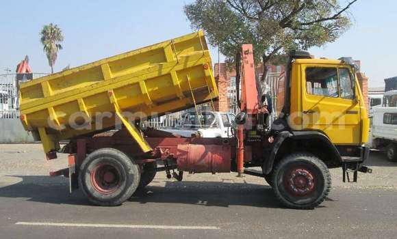 Tenga Tsaru Mercedes‒Benz Tipper Zvimwe Rori in Beitbridge in Matabeleland South Tenga Tsaru Mercedes‒Benz Tipper Zvimwe Rori in Beitbridge in Matabeleland South