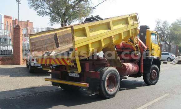 Tenga Tsaru Mercedes‒Benz Tipper Zvimwe Rori in Beitbridge in Matabeleland South Tenga Tsaru Mercedes‒Benz Tipper Zvimwe Rori in Beitbridge in Matabeleland South