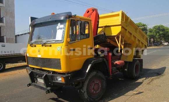 Tenga Tsaru Mercedes‒Benz Tipper Zvimwe Rori in Beitbridge in Matabeleland South Tenga Tsaru Mercedes‒Benz Tipper Zvimwe Rori in Beitbridge in Matabeleland South